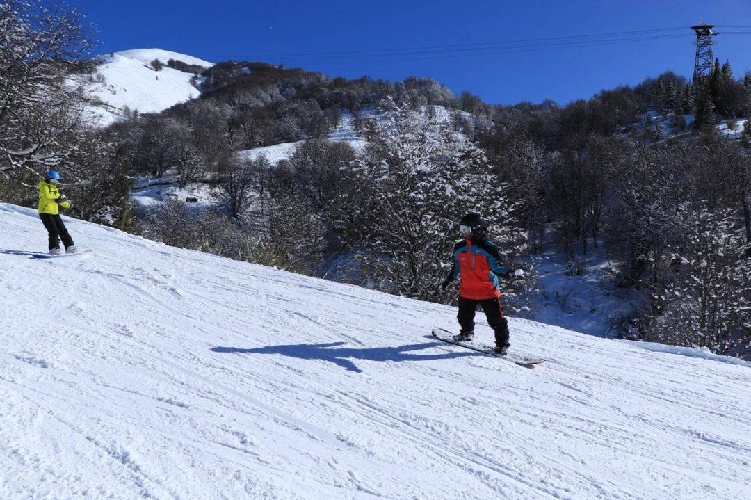 Snowboard lesson.